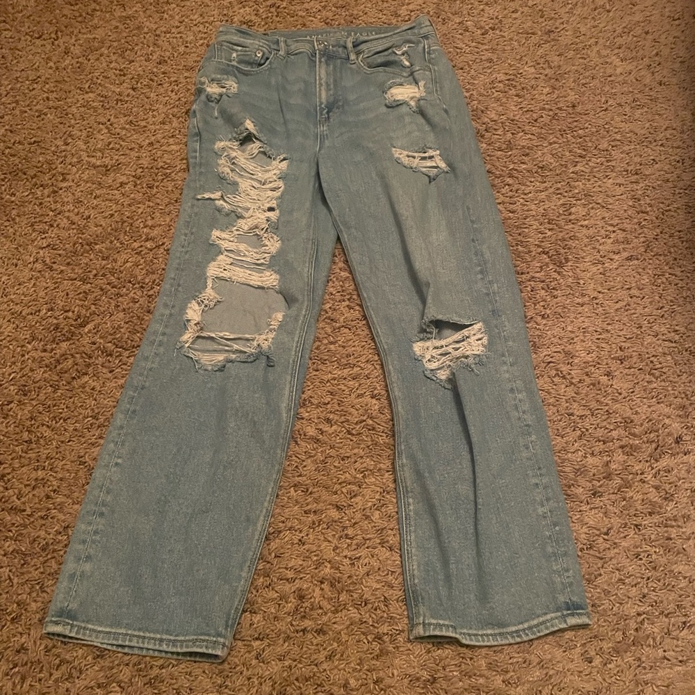 Highest rise 90s boyfriend Size 8 American Eagle distressed jeans regular length